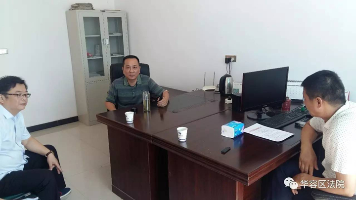 华容区法院院长曹光临到第一书记驻点村把脉精准扶贫.jpg
